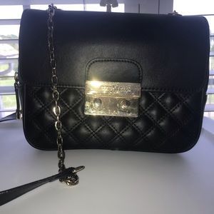 Black crossbody , looks brand new! Used seldomly